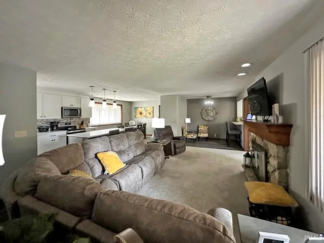 $295,000 | 708 Maple Drive, Frankfort, IN 46041