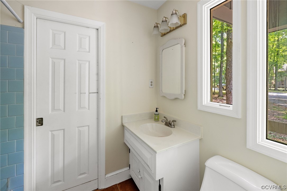 3828 Timber Ridge Road Midlothian, VA 23112 - Photo 15 of 34 a bathroom with a sink toilet and tub