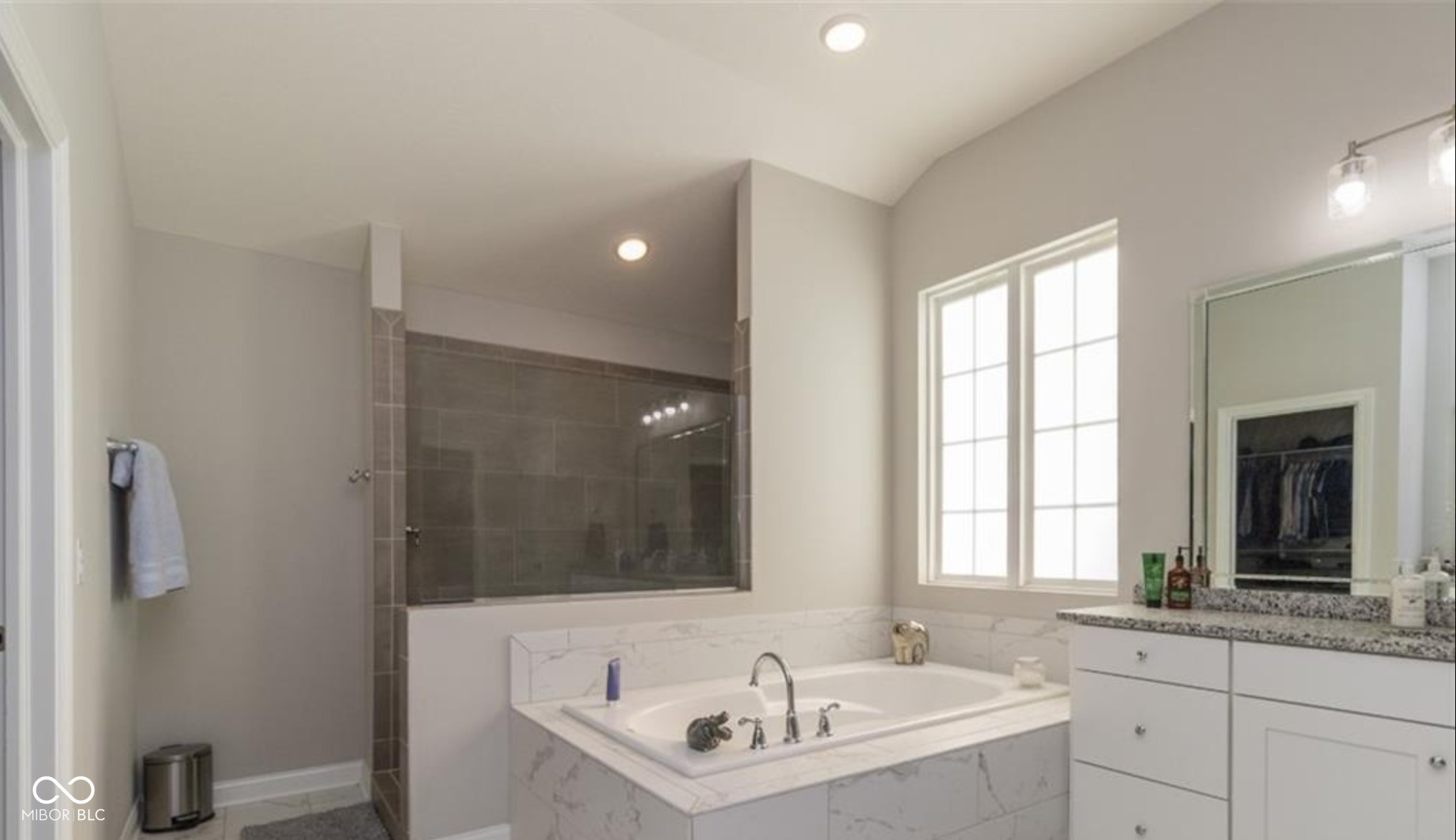 5146 Oak Ridge Trail Columbus, IN 47201 - Photo 12 of 17