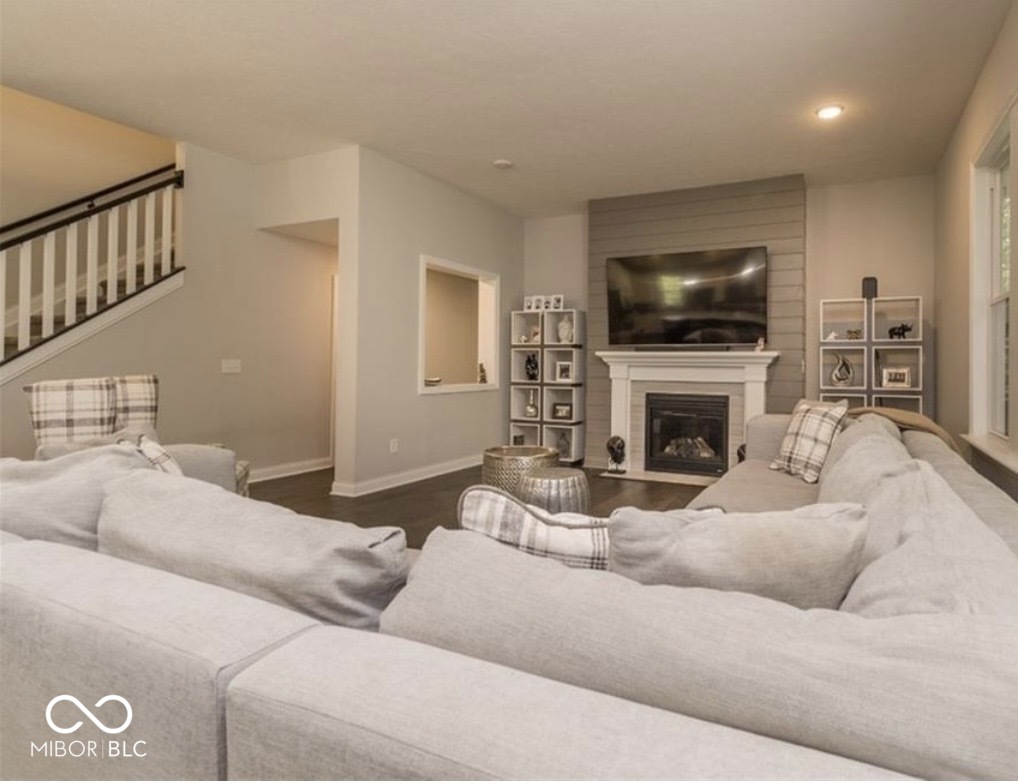 5146 Oak Ridge Trail Columbus, IN 47201 - Photo 4 of 17