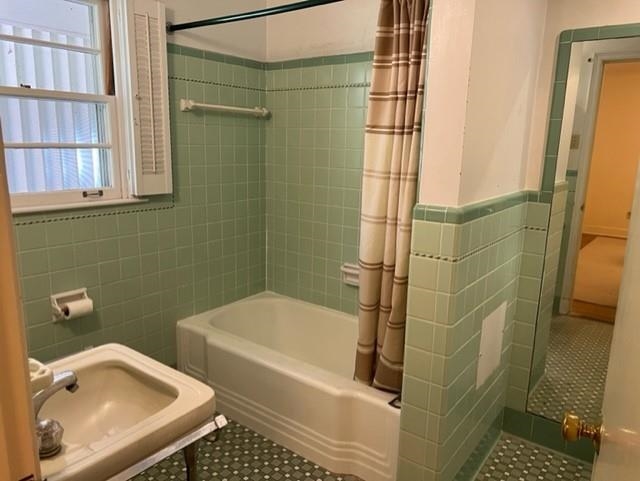 5208 Gwynne Road Memphis, TN 38117 - Photo 8 of 12 a bathroom with a bathtub and shower