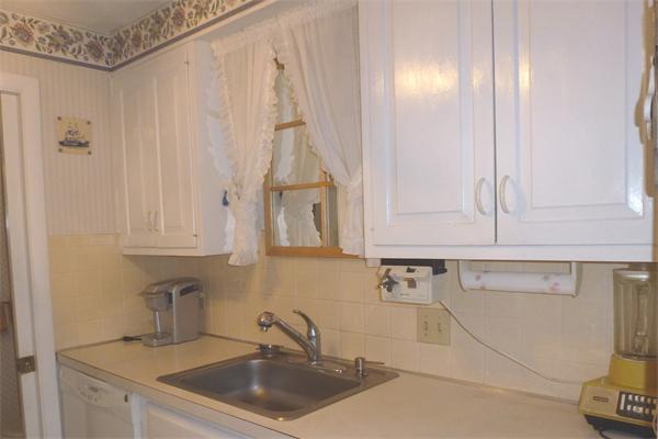 19 Atlantic Road, Unit 11T Gloucester, MA 01930 - Photo 8 of 22 a kitchen with a sink and cabinets