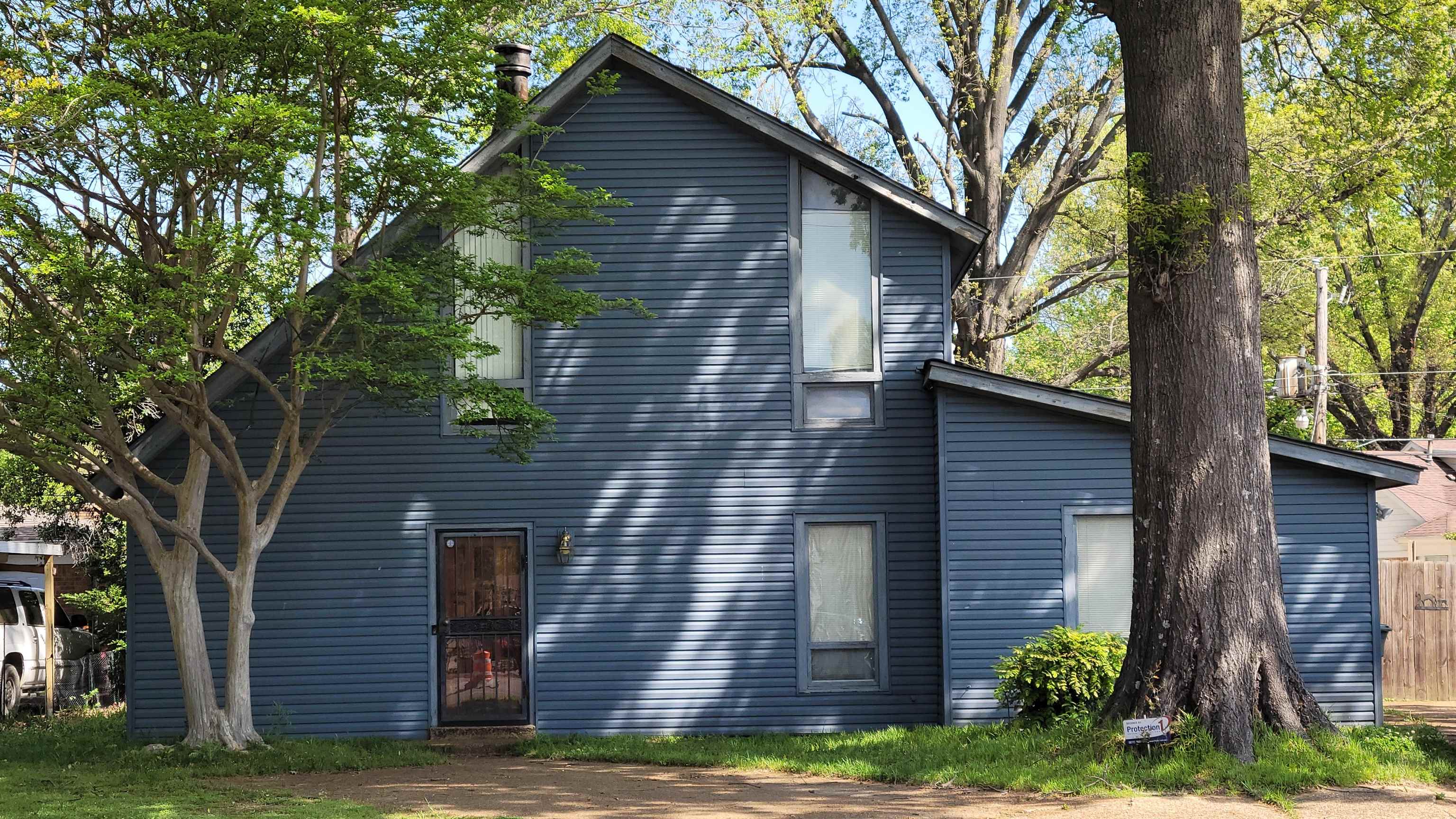 5258 Knight Arnold Road Memphis, TN 38118 - Photo 1 of 13 Back of house with fence