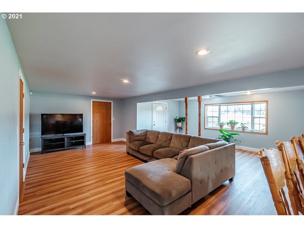 111 Crowfoot Road Lebanon, OR 97355 - Photo 2 of 32 Gallery Image 2