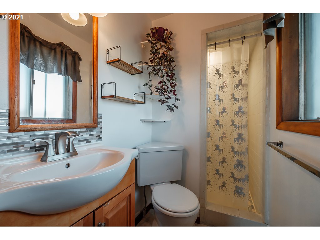 111 Crowfoot Road Lebanon, OR 97355 - Photo 16 of 32 Gallery Image 16