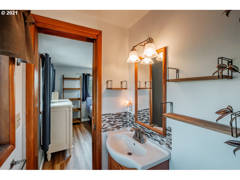 111 Crowfoot Road Lebanon, OR 97355 - Photo 17 of 32 Gallery Image 17