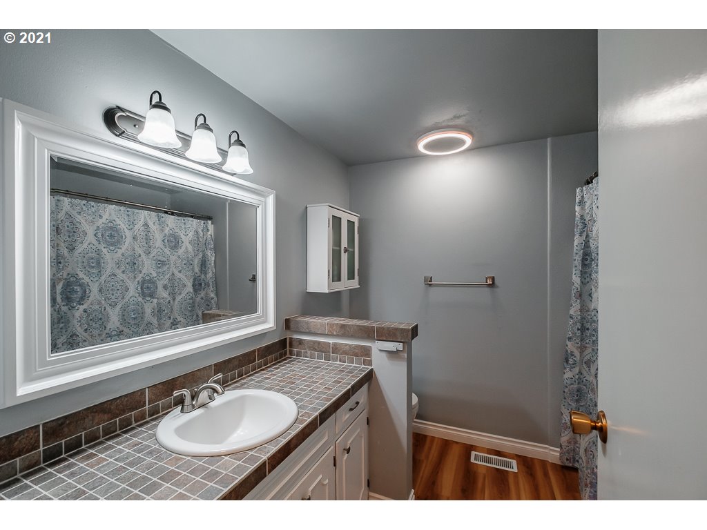 111 Crowfoot Road Lebanon, OR 97355 - Photo 19 of 32 Gallery Image 19