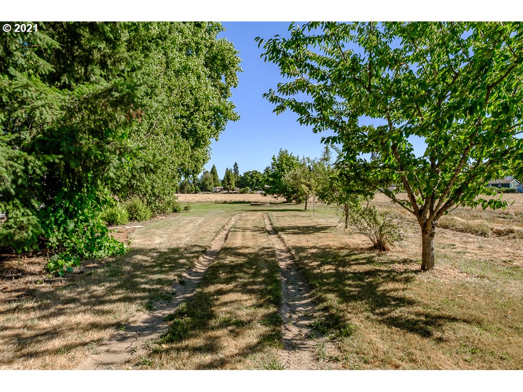 111 Crowfoot Road Lebanon, OR 97355 - Photo 28 of 32 Gallery Image 28