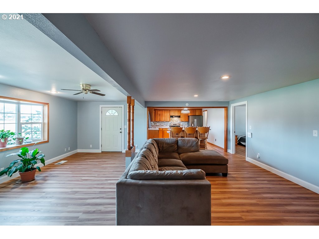 111 Crowfoot Road Lebanon, OR 97355 - Photo 5 of 32 Gallery Image 5