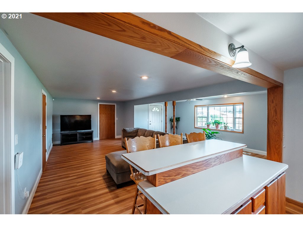 111 Crowfoot Road Lebanon, OR 97355 - Photo 6 of 32 Gallery Image 6