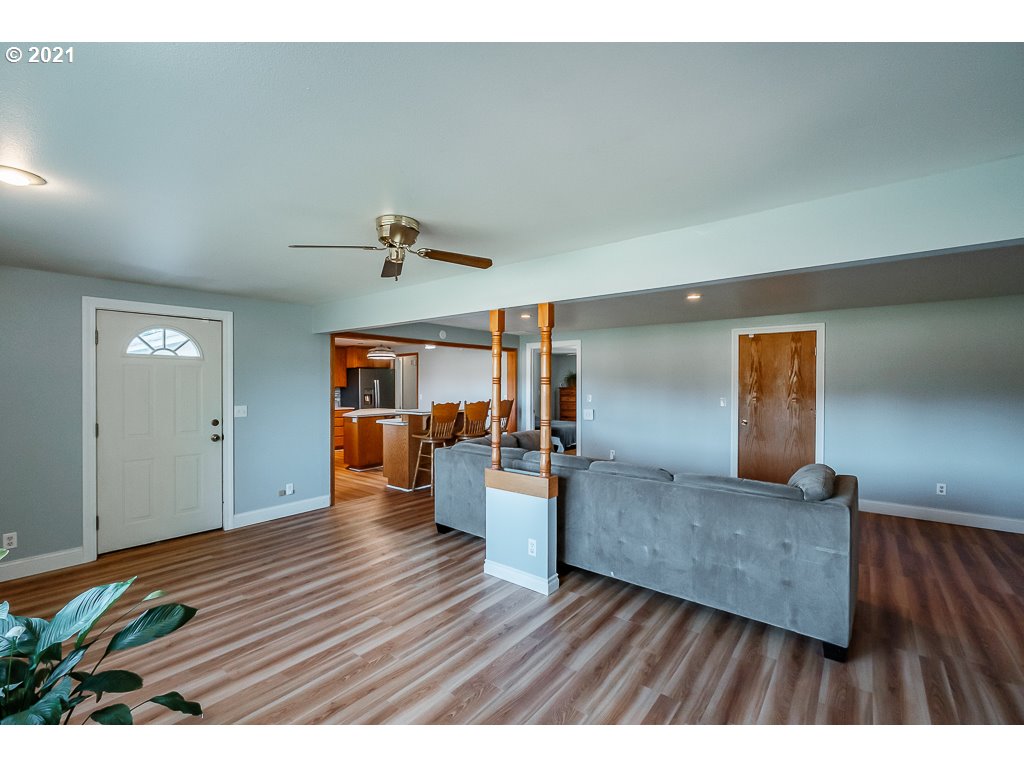 111 Crowfoot Road Lebanon, OR 97355 - Photo 7 of 32 Gallery Image 7