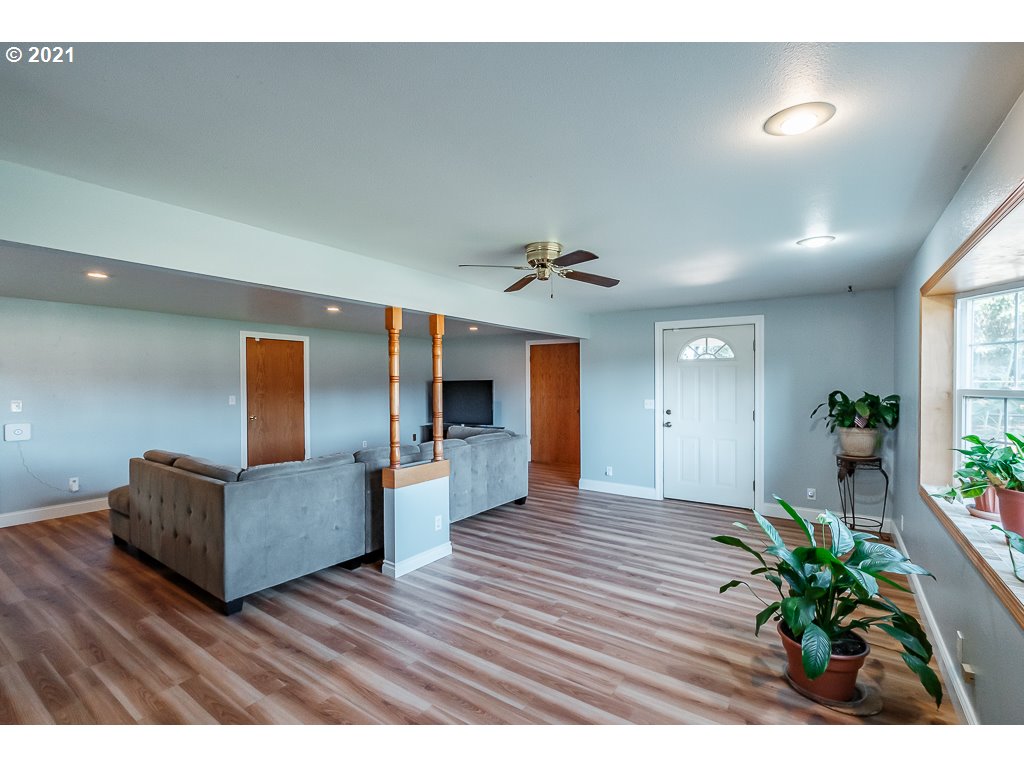 111 Crowfoot Road Lebanon, OR 97355 - Photo 8 of 32 Gallery Image 8