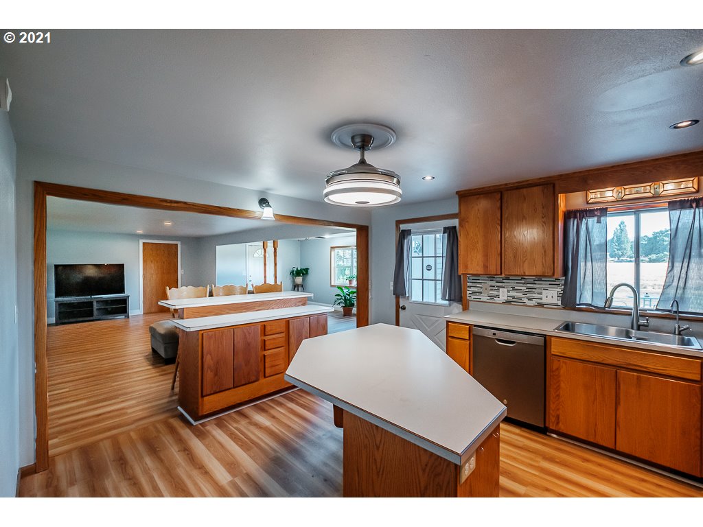 111 Crowfoot Road Lebanon, OR 97355 - Photo 9 of 32 Gallery Image 9