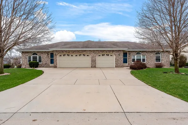 $299,000 | 3524 Coventry Drive, Janesville, WI 53546