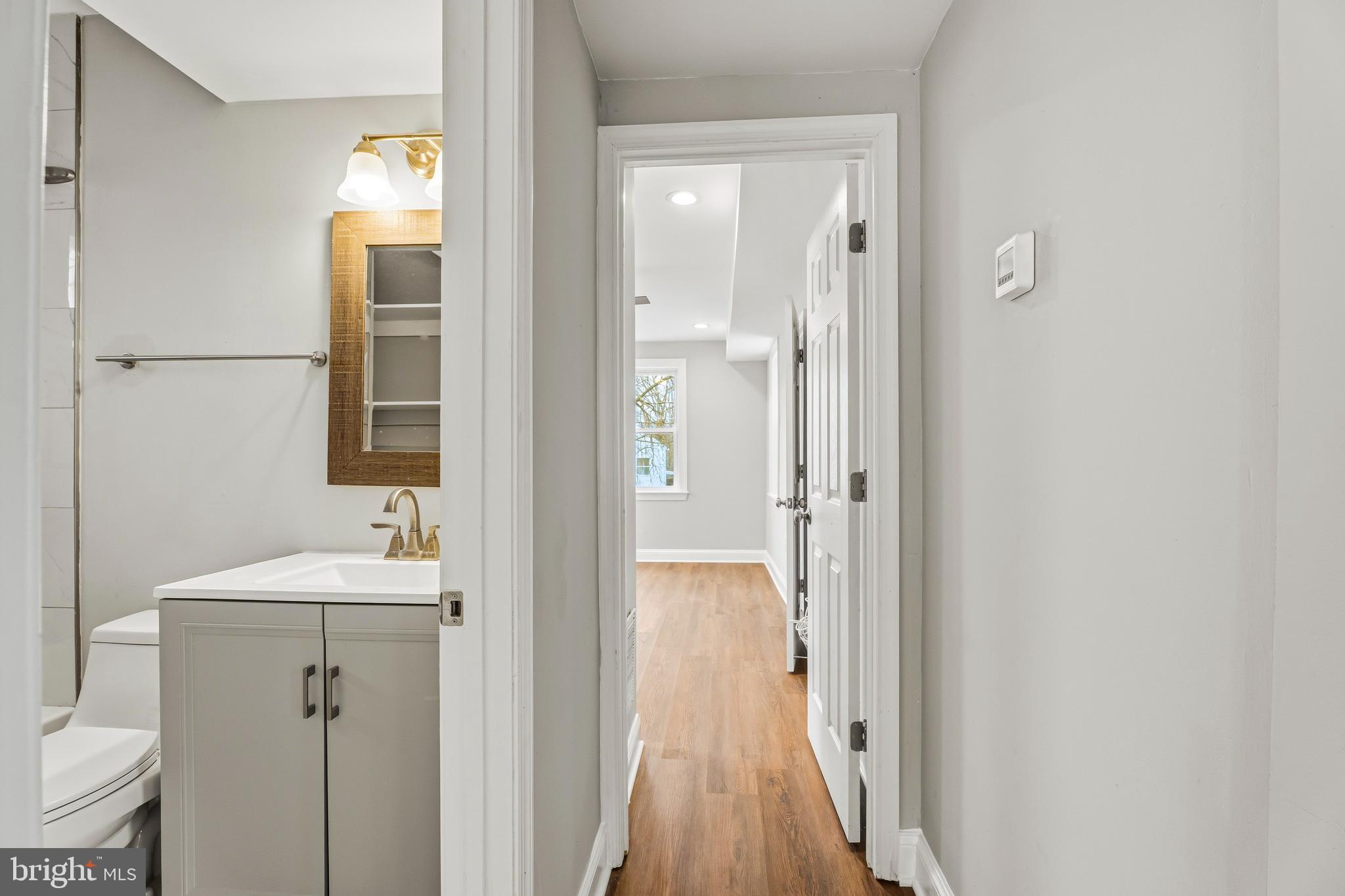 8000 Oakleigh Road Baltimore, MD 21234 - Photo 10 of 37 Hallway/bath