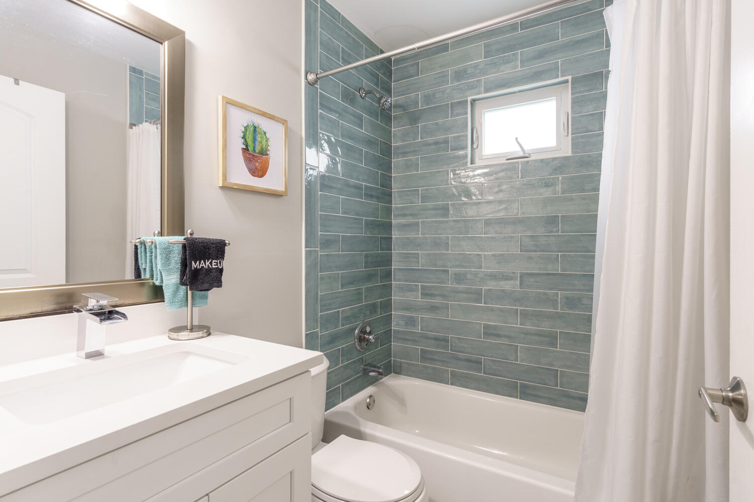 6183 Mullin Street Jupiter, FL 33458 - Photo 14 of 25 12 Guest Bathroom