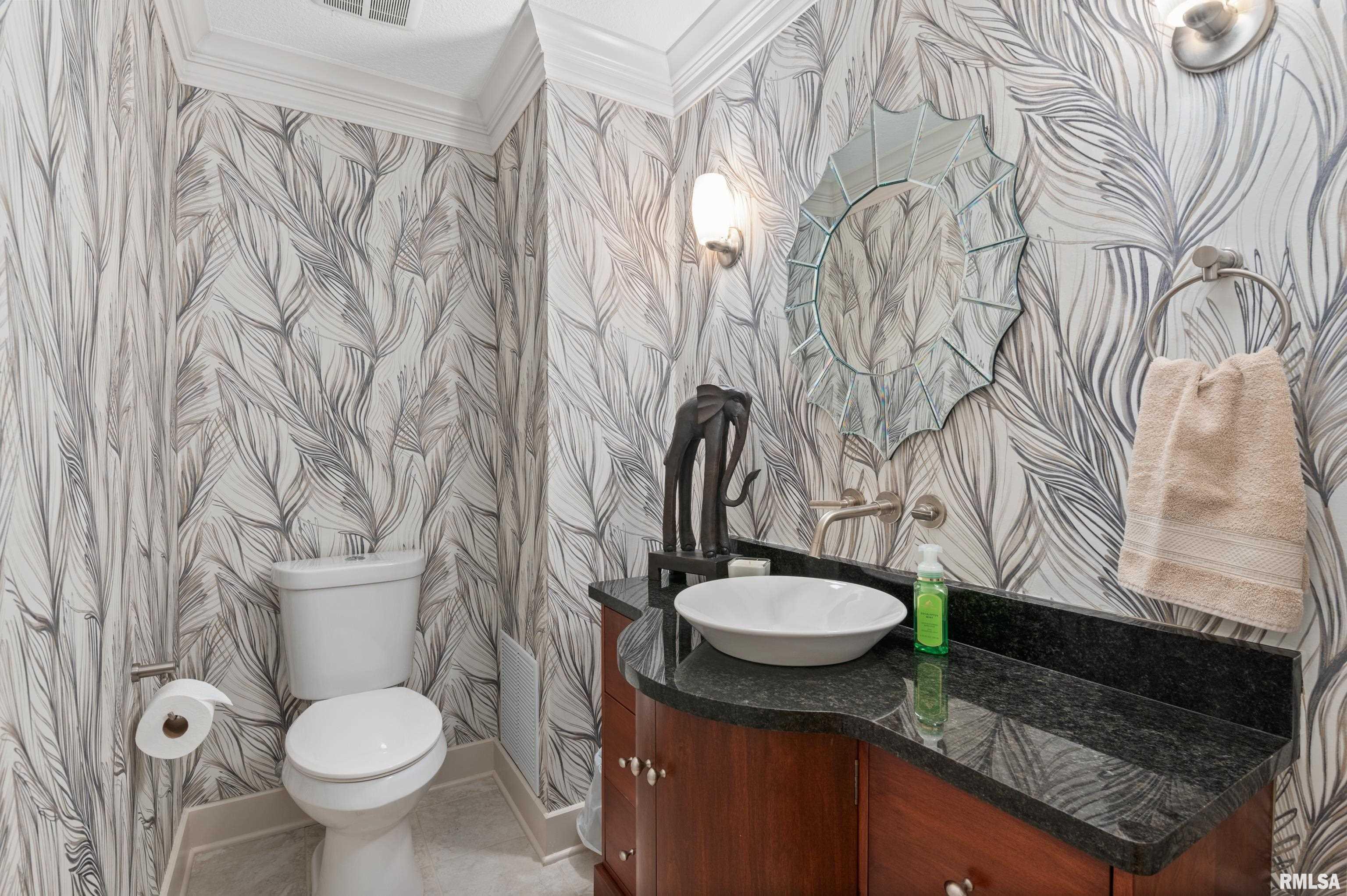 6211 Utica Ridge Road, Unit 105 Davenport, IA 52807 - Photo 25 of 41