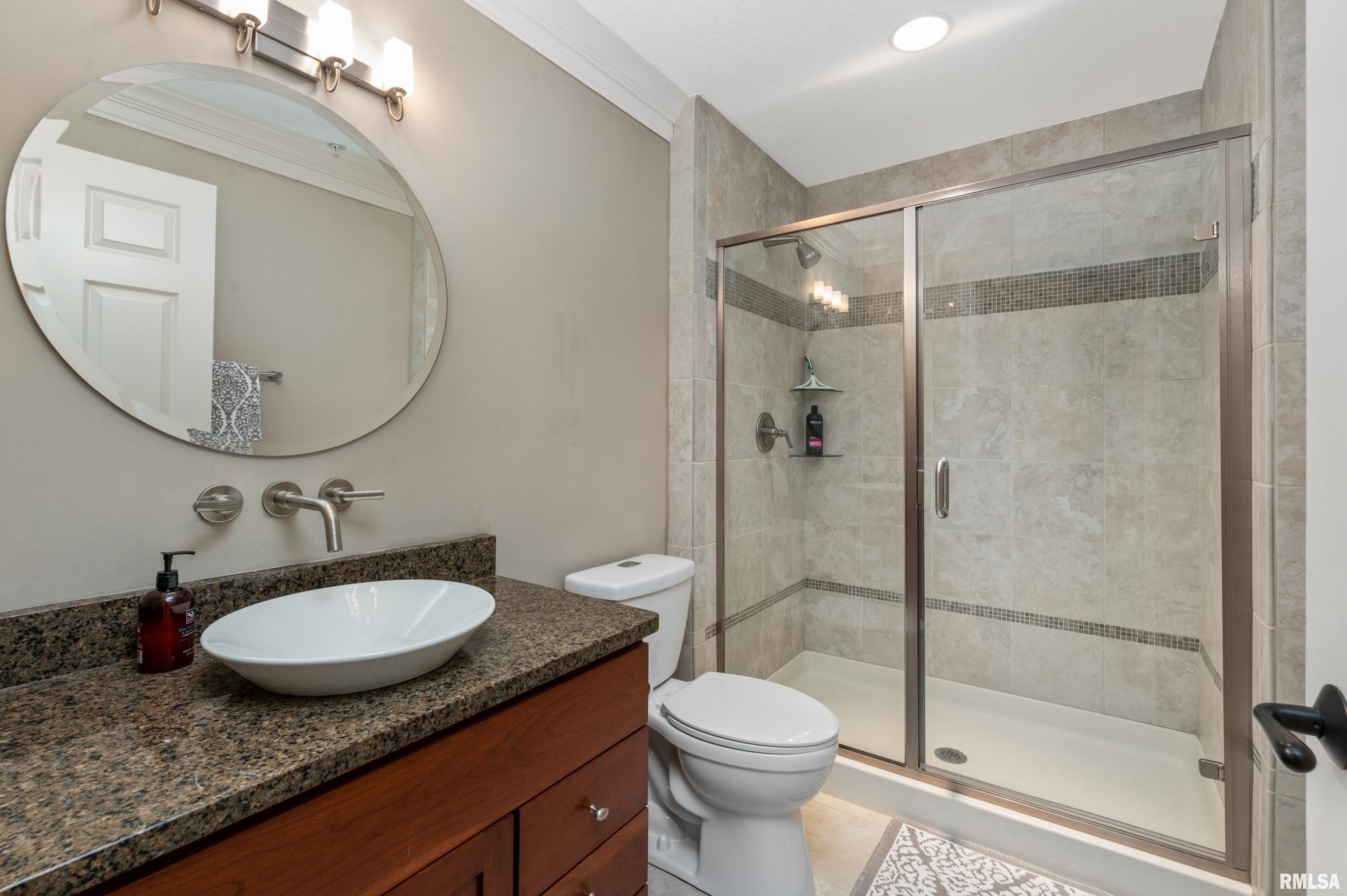 6211 Utica Ridge Road, Unit 105 Davenport, IA 52807 - Photo 26 of 41