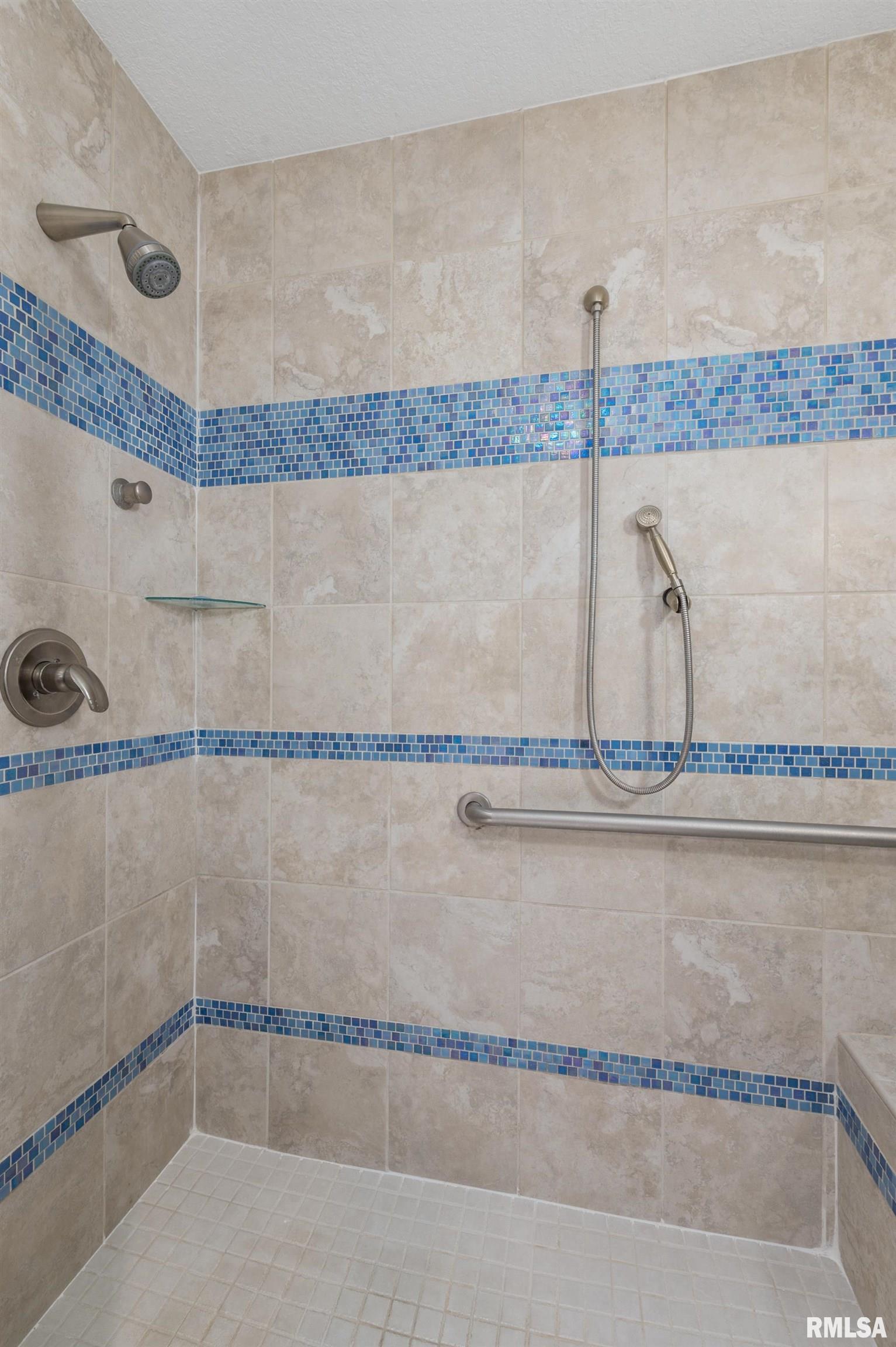 6211 Utica Ridge Road, Unit 105 Davenport, IA 52807 - Photo 29 of 41