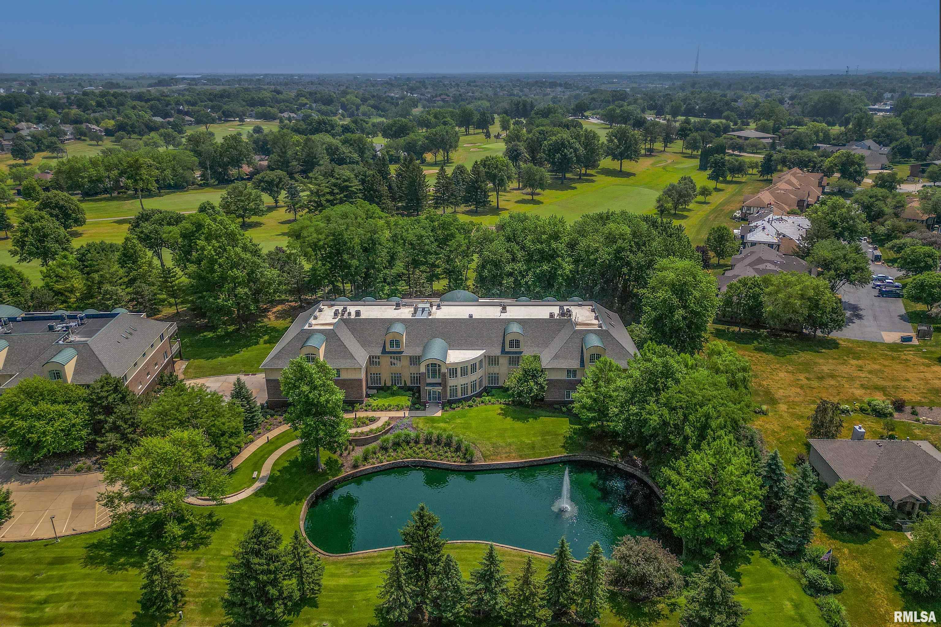 6211 Utica Ridge Road, Unit 105 Davenport, IA 52807 - Photo 3 of 41