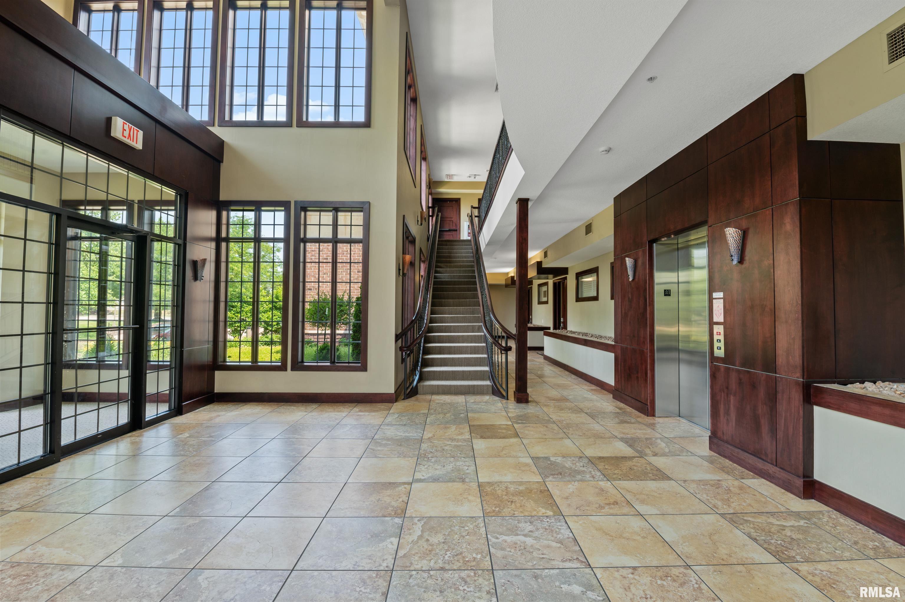 6211 Utica Ridge Road, Unit 105 Davenport, IA 52807 - Photo 6 of 41