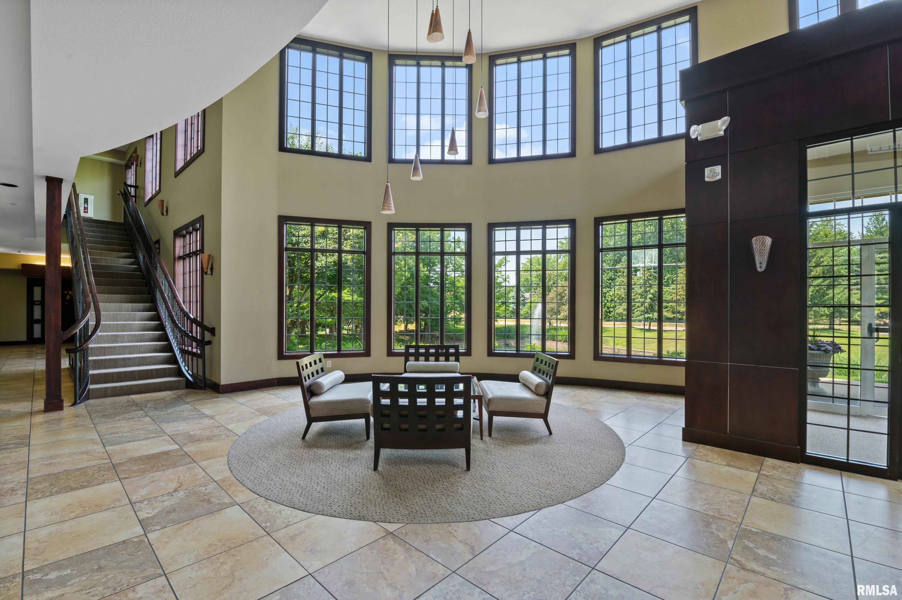 6211 Utica Ridge Road, Unit 105 Davenport, IA 52807 - Photo 7 of 41