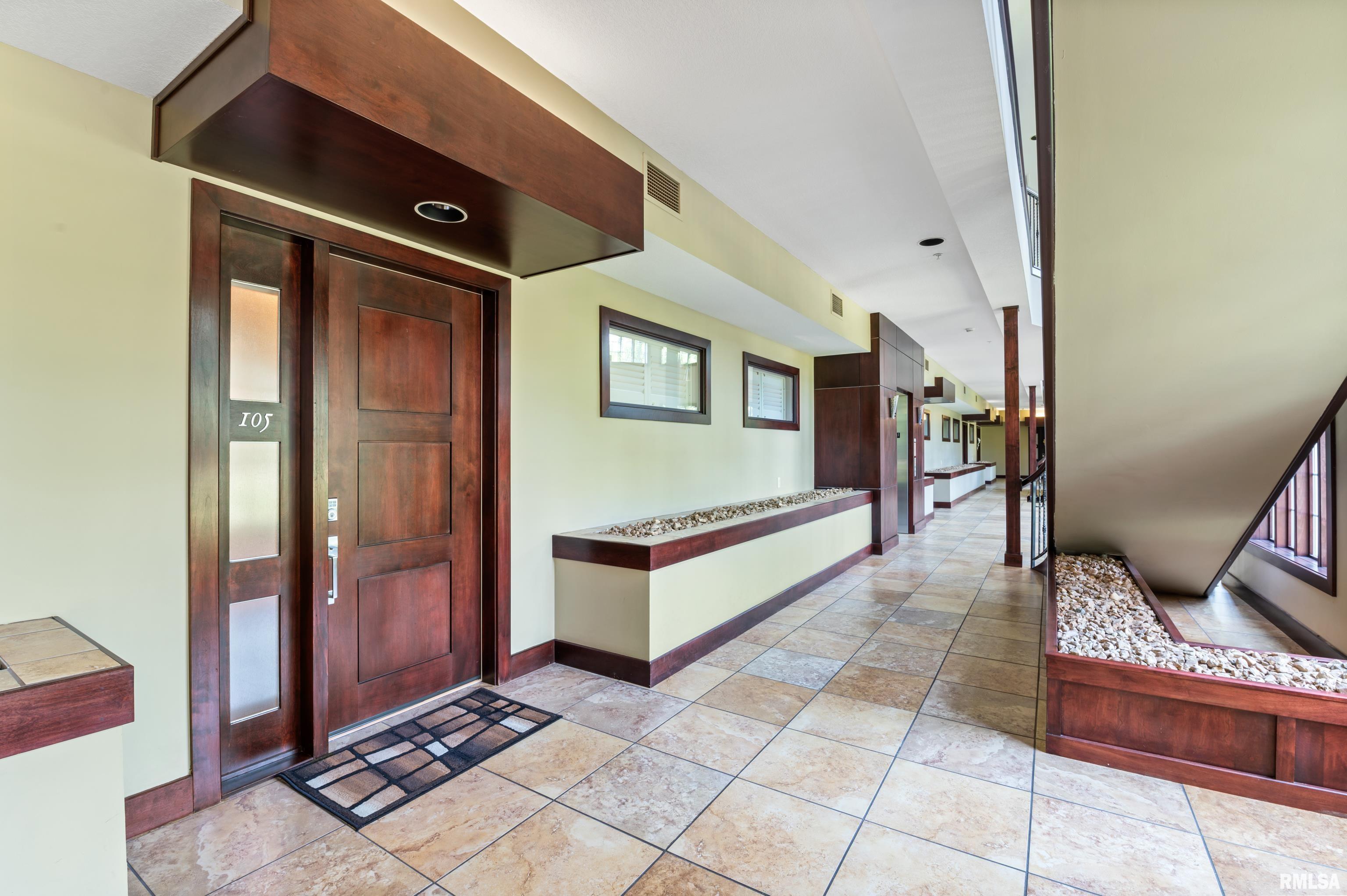 6211 Utica Ridge Road, Unit 105 Davenport, IA 52807 - Photo 8 of 41