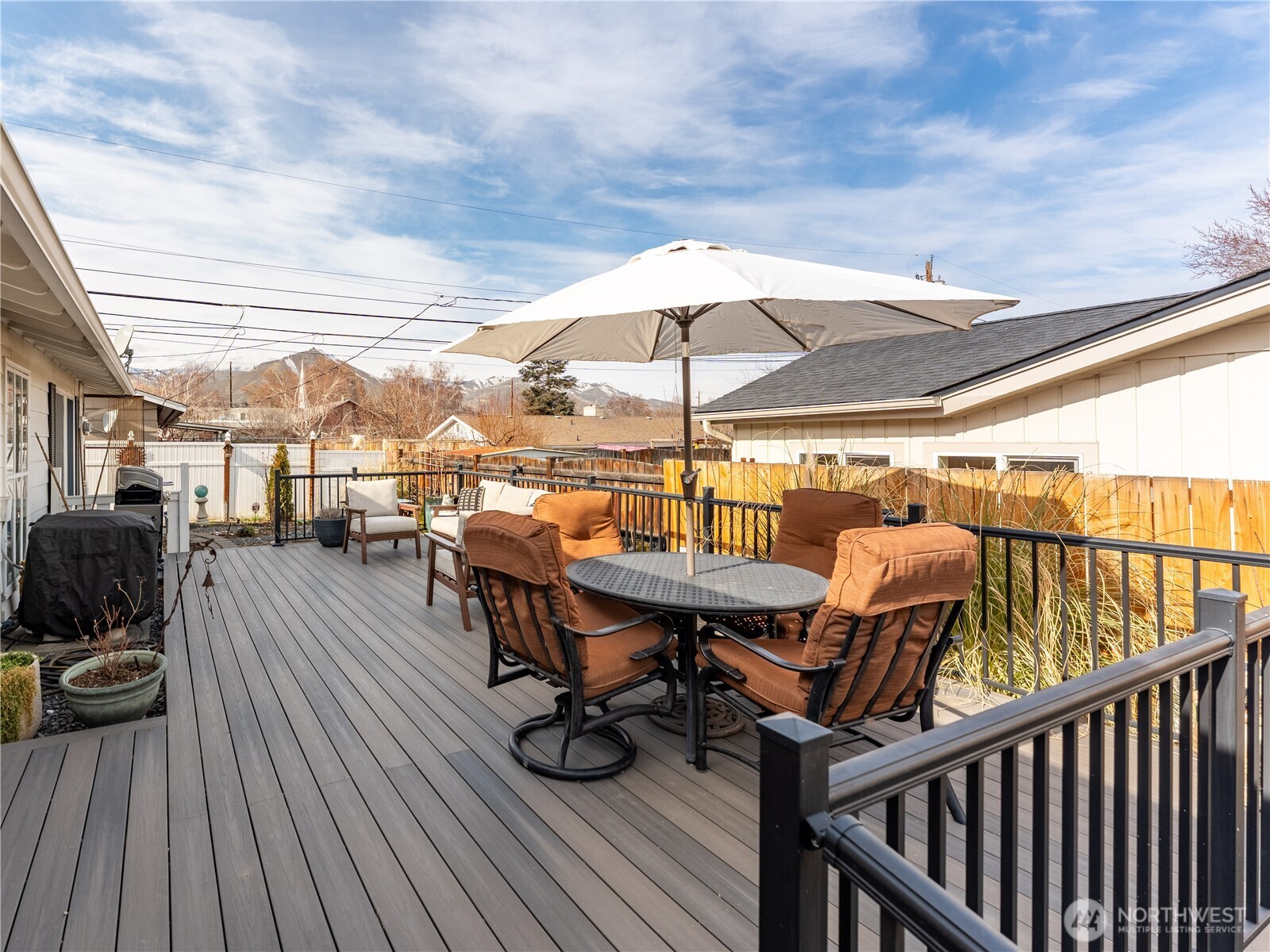 934 Stevens Street Wenatchee, WA 98801 - Photo 31 of 39 a view of balcony with seating space