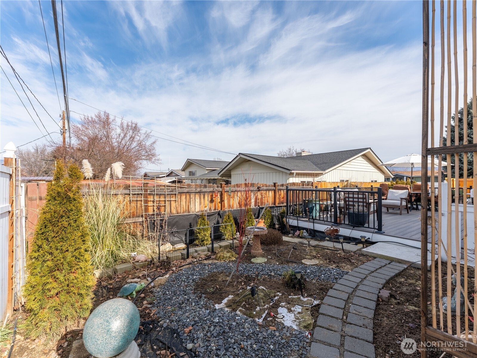934 Stevens Street Wenatchee, WA 98801 - Photo 34 of 39 a view of a terrace with chairs