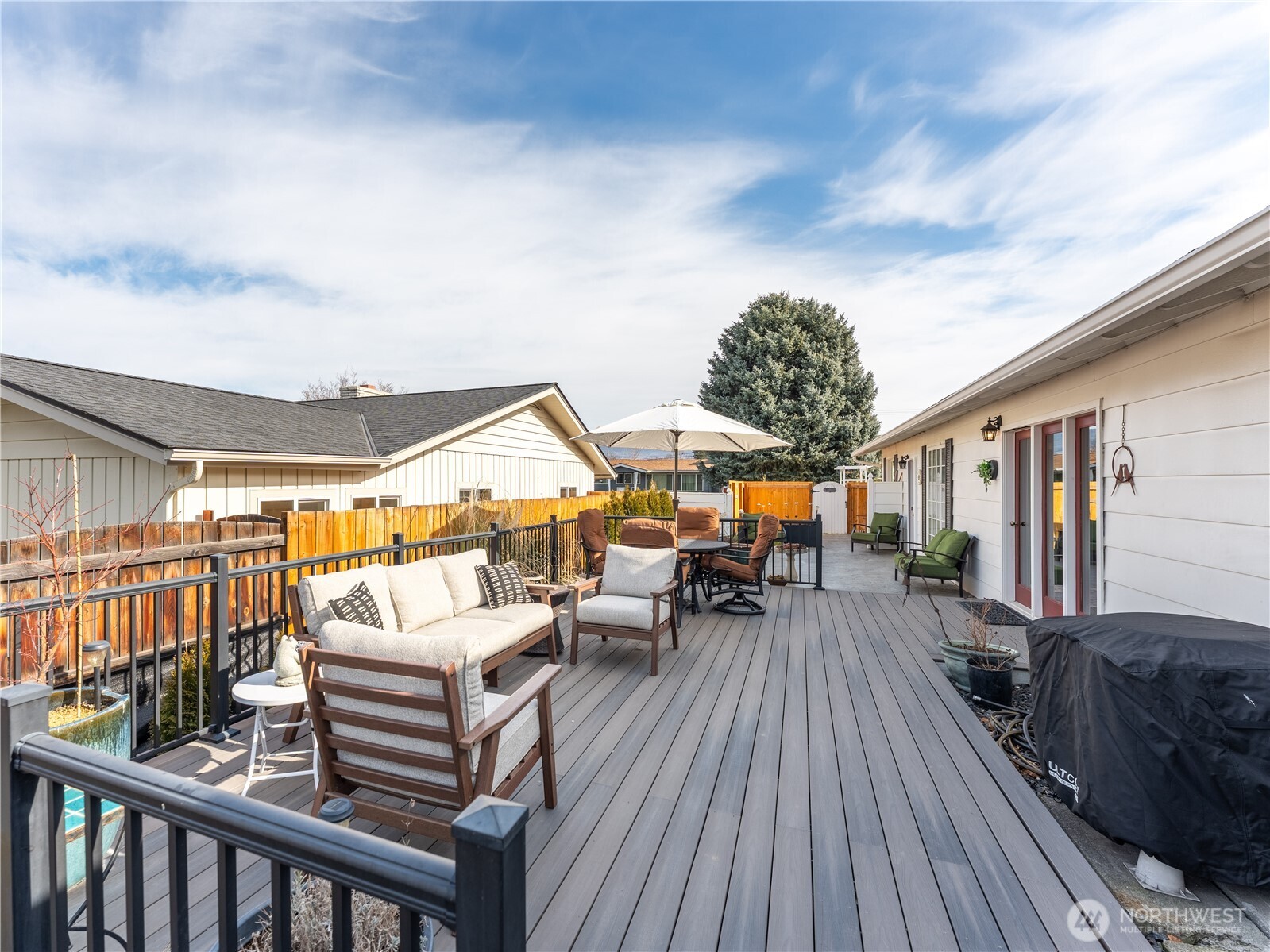 934 Stevens Street Wenatchee, WA 98801 - Photo 36 of 39 a balcony with wooden floors and outdoor seating