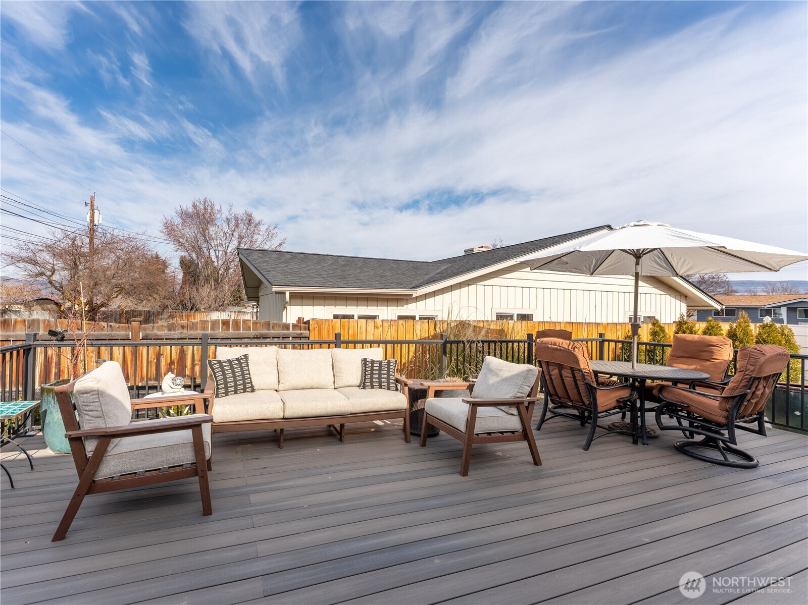 934 Stevens Street Wenatchee, WA 98801 - Photo 37 of 39 a view of a terrace with seating area