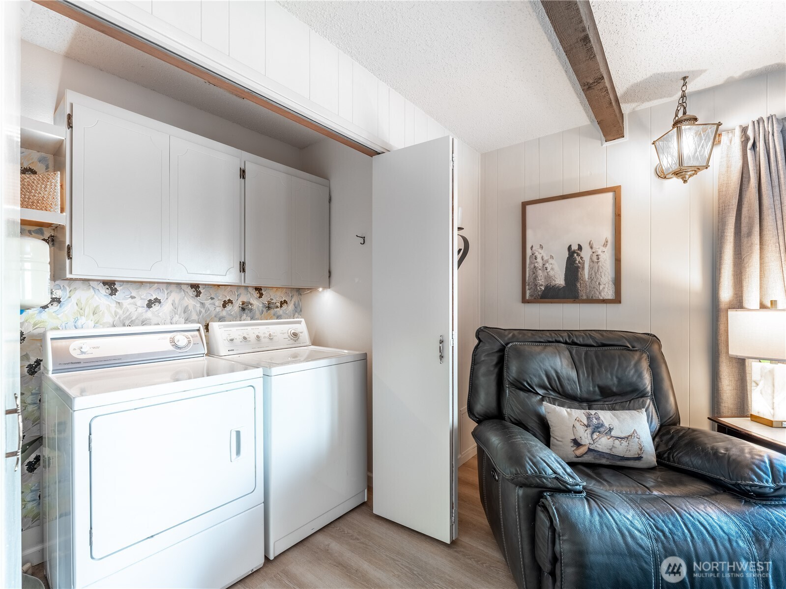 934 Stevens Street Wenatchee, WA 98801 - Photo 39 of 39 a utility room with dryer and washer