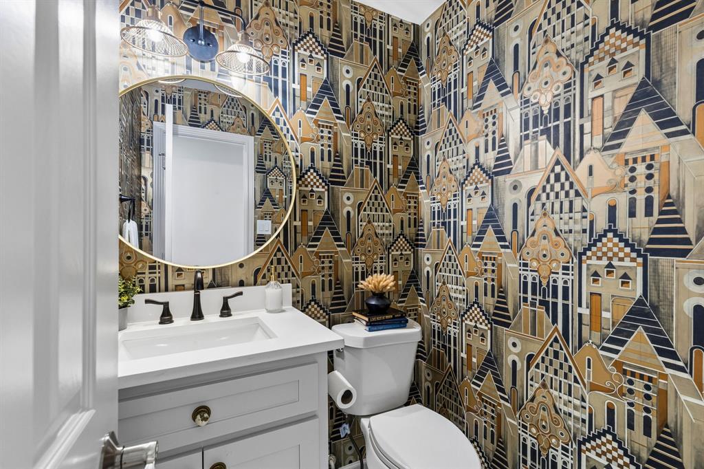 8115 Old Moss Road Dallas, TX 75231 - Photo 11 of 25 Half Bath