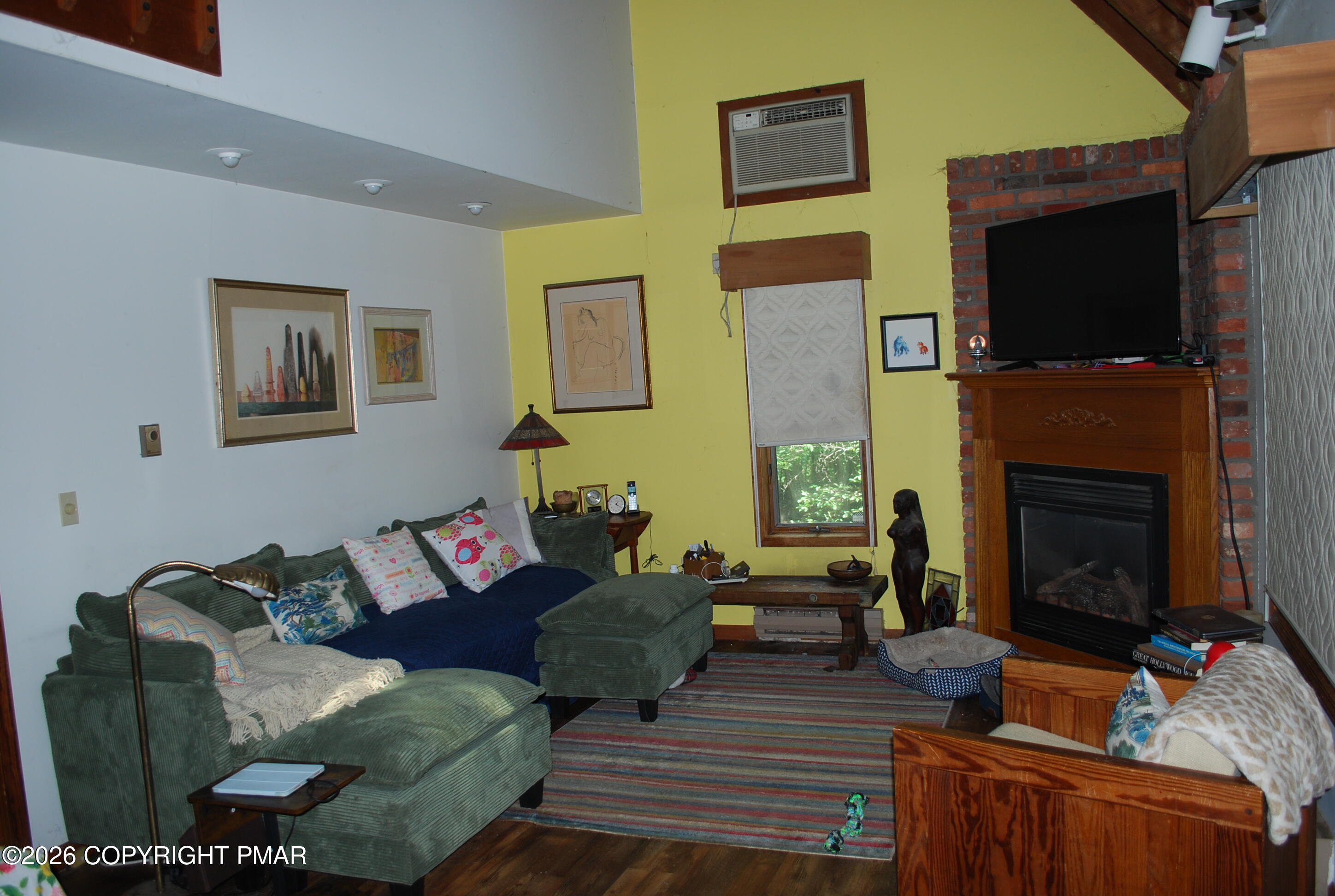 424 Saunders Drive Bushkill, PA 18324 - Photo 5 of 35 DSC_0492