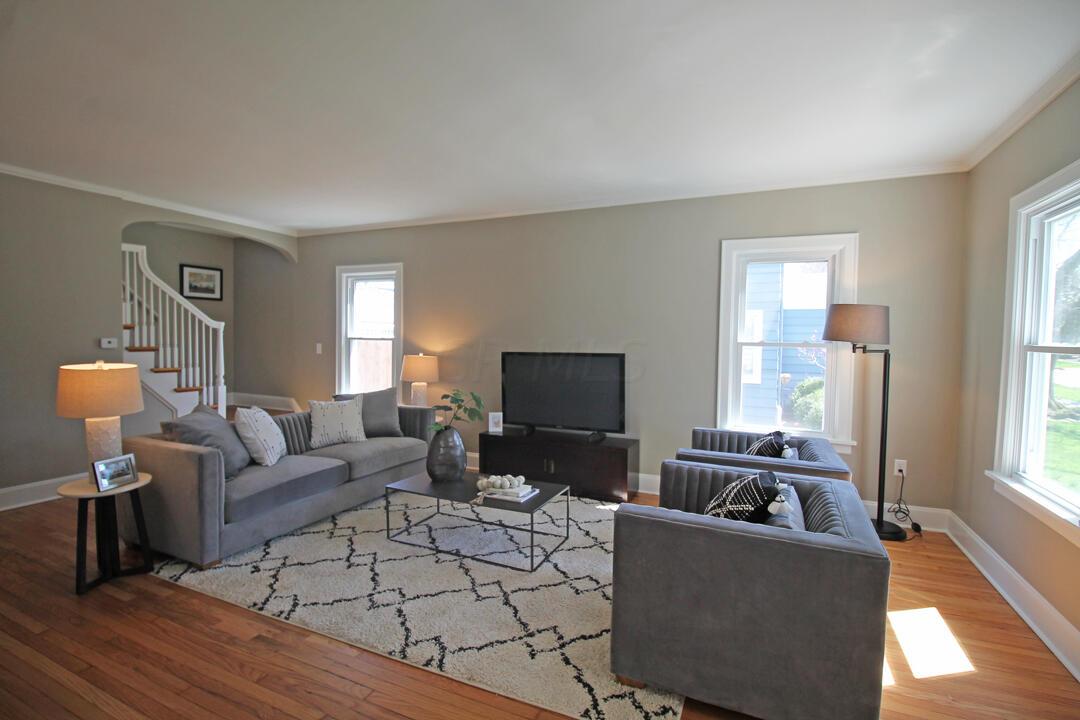 108 Garden Road Columbus, OH 43214 - Photo 3 of 20 Spacious Living room with refinished oak hardwood floors and neutral decor!