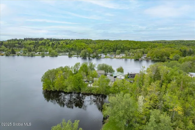 $930,000 | 2085 Weast Road, Princetown, NY 12137