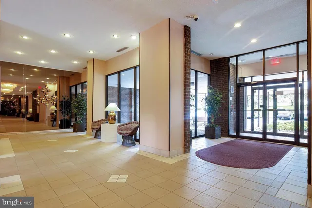 $250,000 | 250 South Reynolds Street, Unit 206, Alexandria, VA 22304