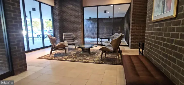 $250,000 | 250 South Reynolds Street, Unit 206, Alexandria, VA 22304