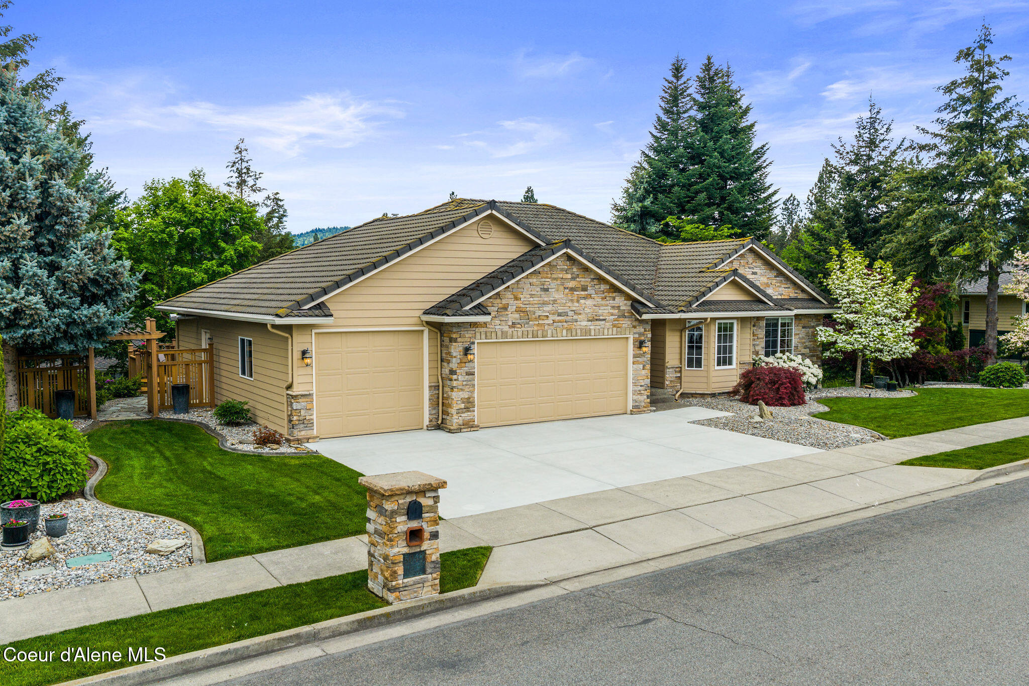 5040 Inverness Drive Post Falls, ID 83854 - Photo 3 of 54 Finished 4-Car Garage