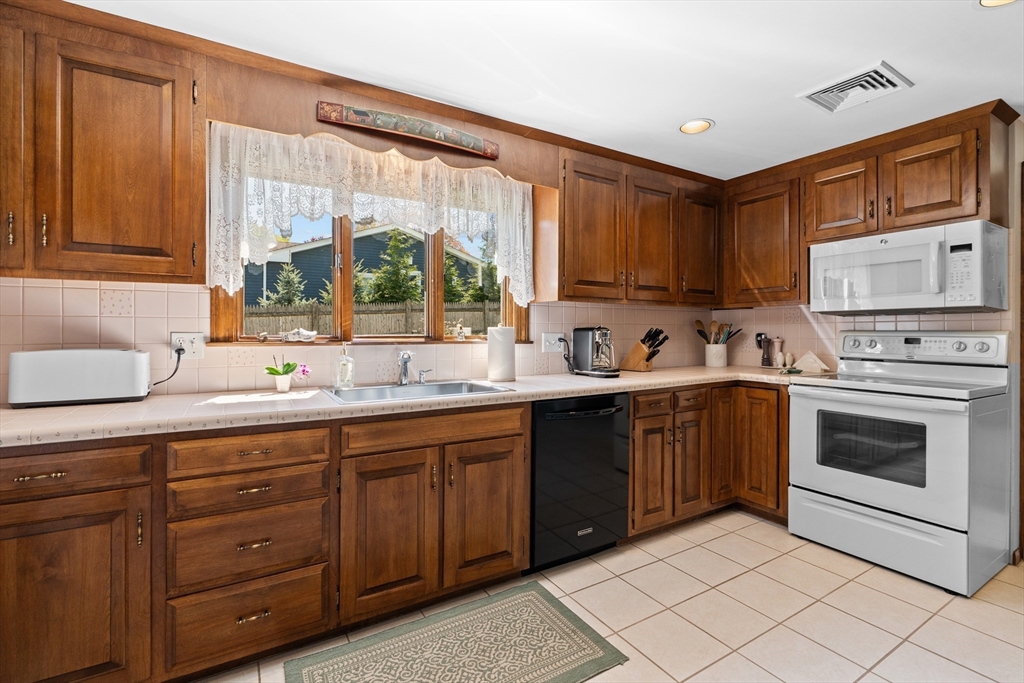 48 Day Hill Road Framingham, MA 01702 - Photo 11 of 37 Gallery Image 11