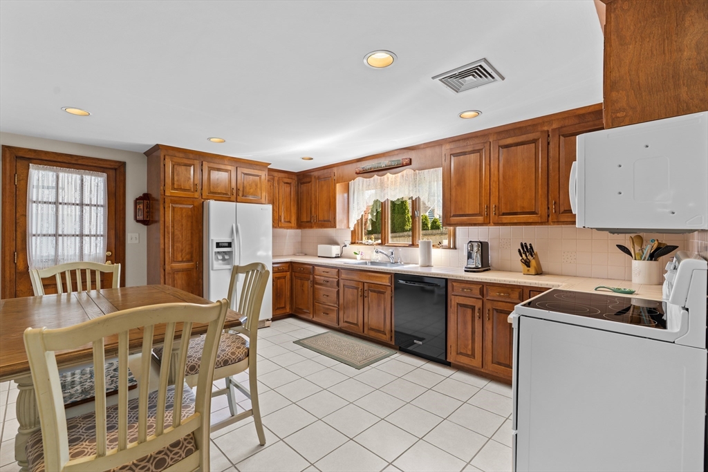 48 Day Hill Road Framingham, MA 01702 - Photo 10 of 37 Gallery Image 10