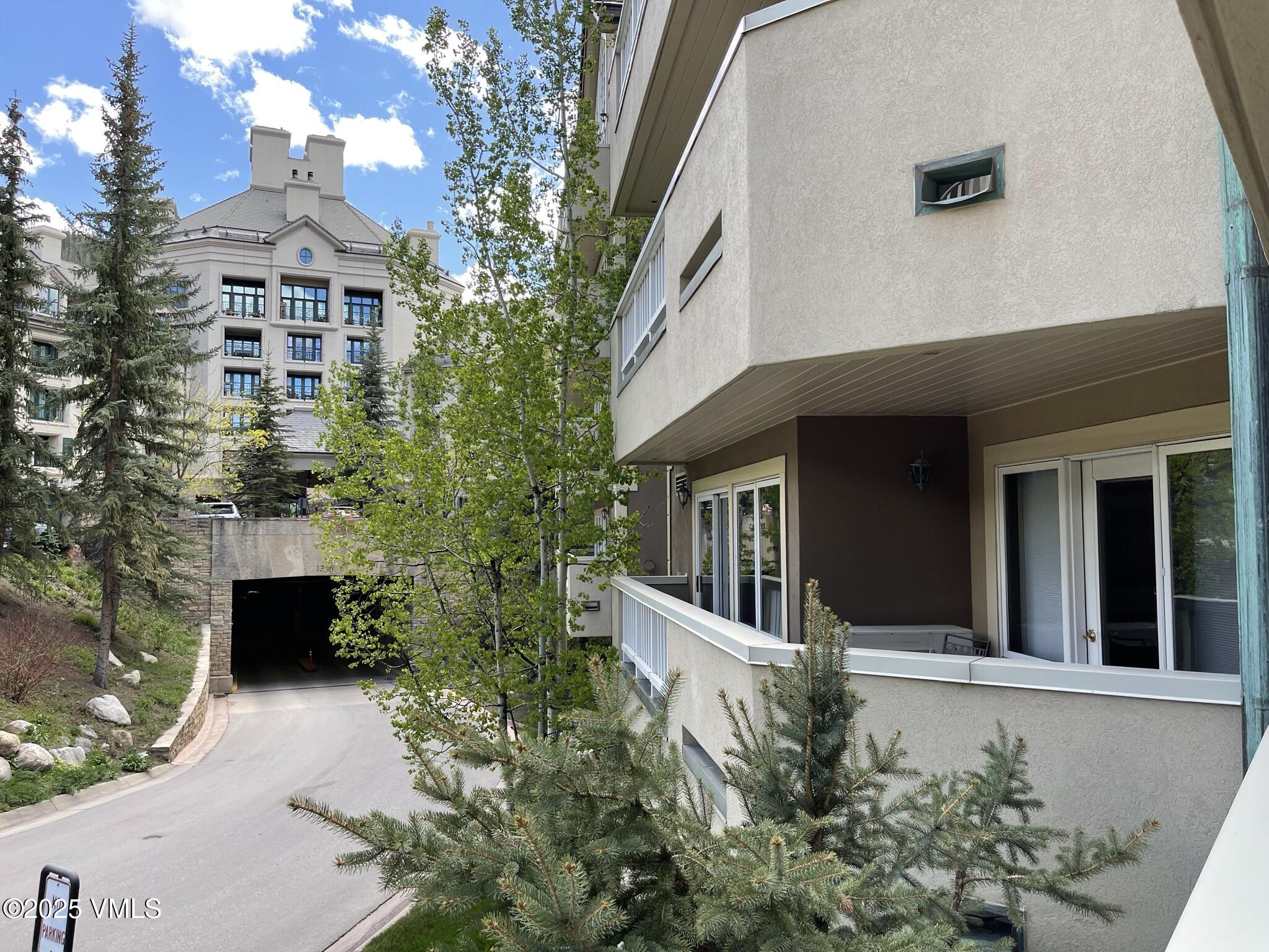 210 Offerson Road, Unit R123 WEEK 10 Beaver Creek, CO 81620 - Photo 4 of 28 a front view of a house with a yard