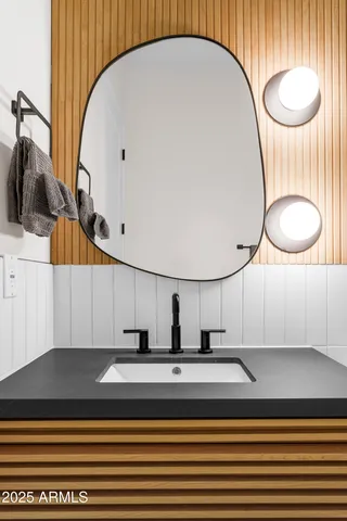 a view of an house with backyard and furniture