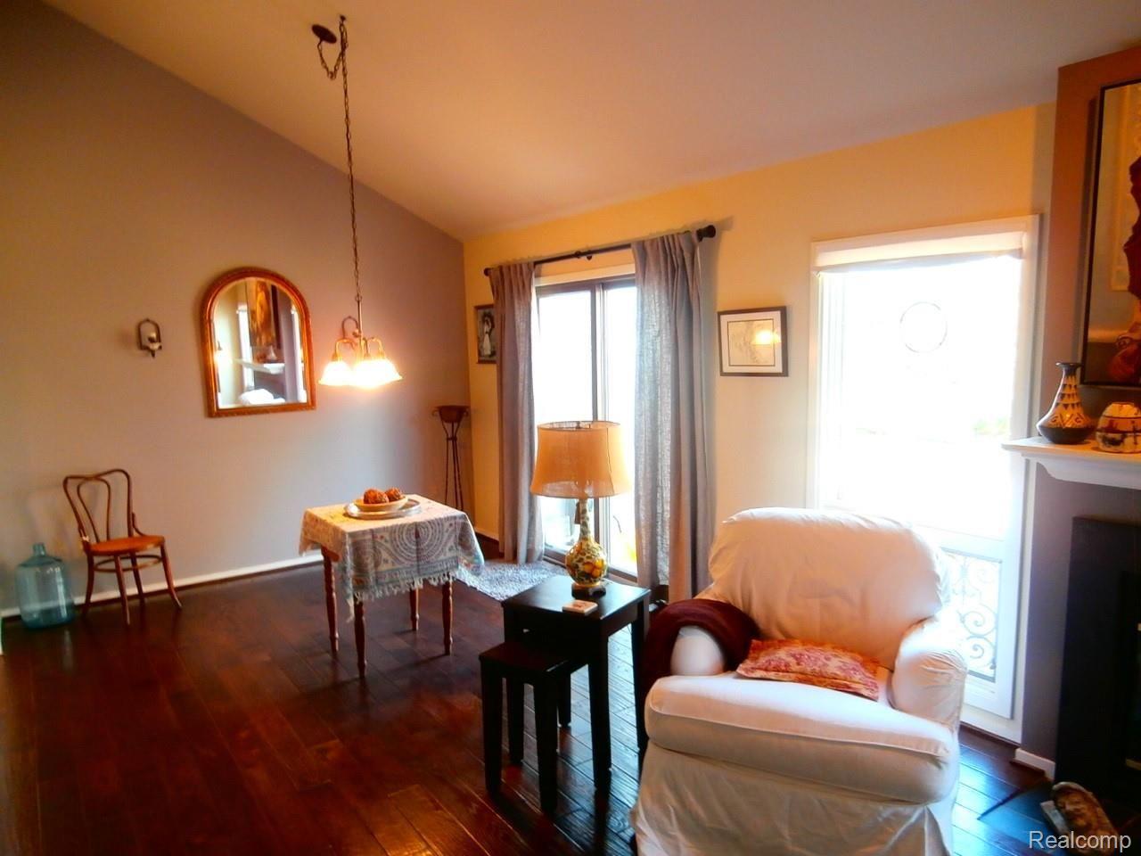 730 Hamilton Court Rochester, MI 48307 - Photo 19 of 39 P3090100.JPG