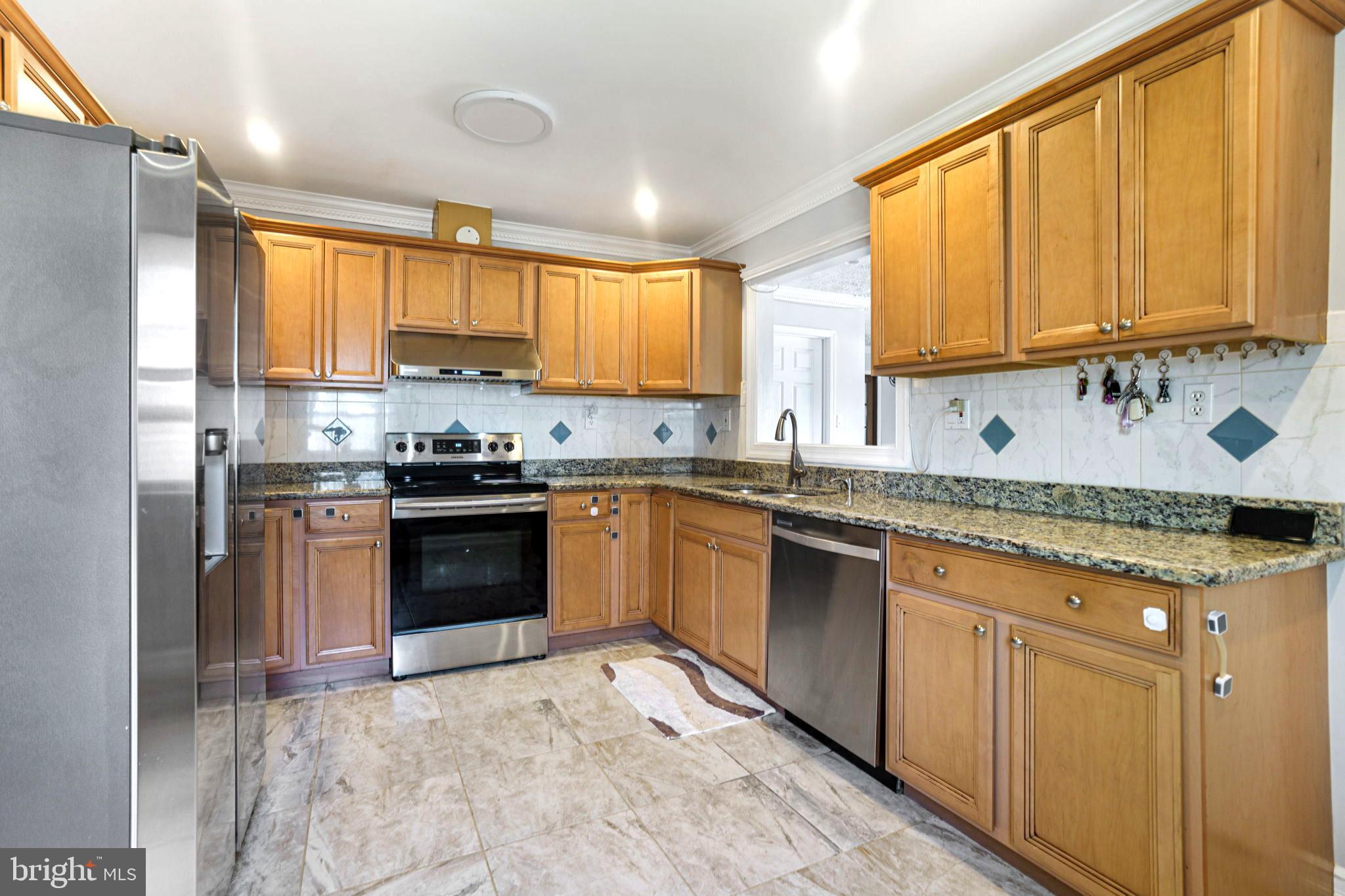 6204 Alamo Street Springfield, VA 22150 - Photo 11 of 44 Kitchen