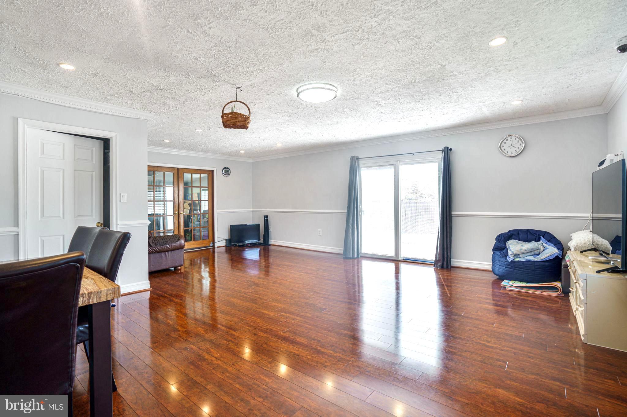 6204 Alamo Street Springfield, VA 22150 - Photo 12 of 44 Family room