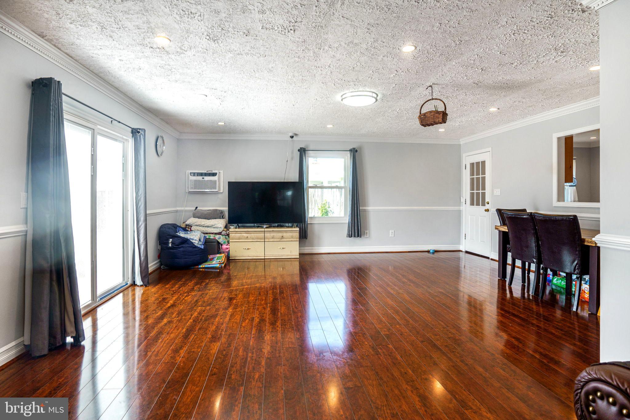 6204 Alamo Street Springfield, VA 22150 - Photo 15 of 44 Family room
