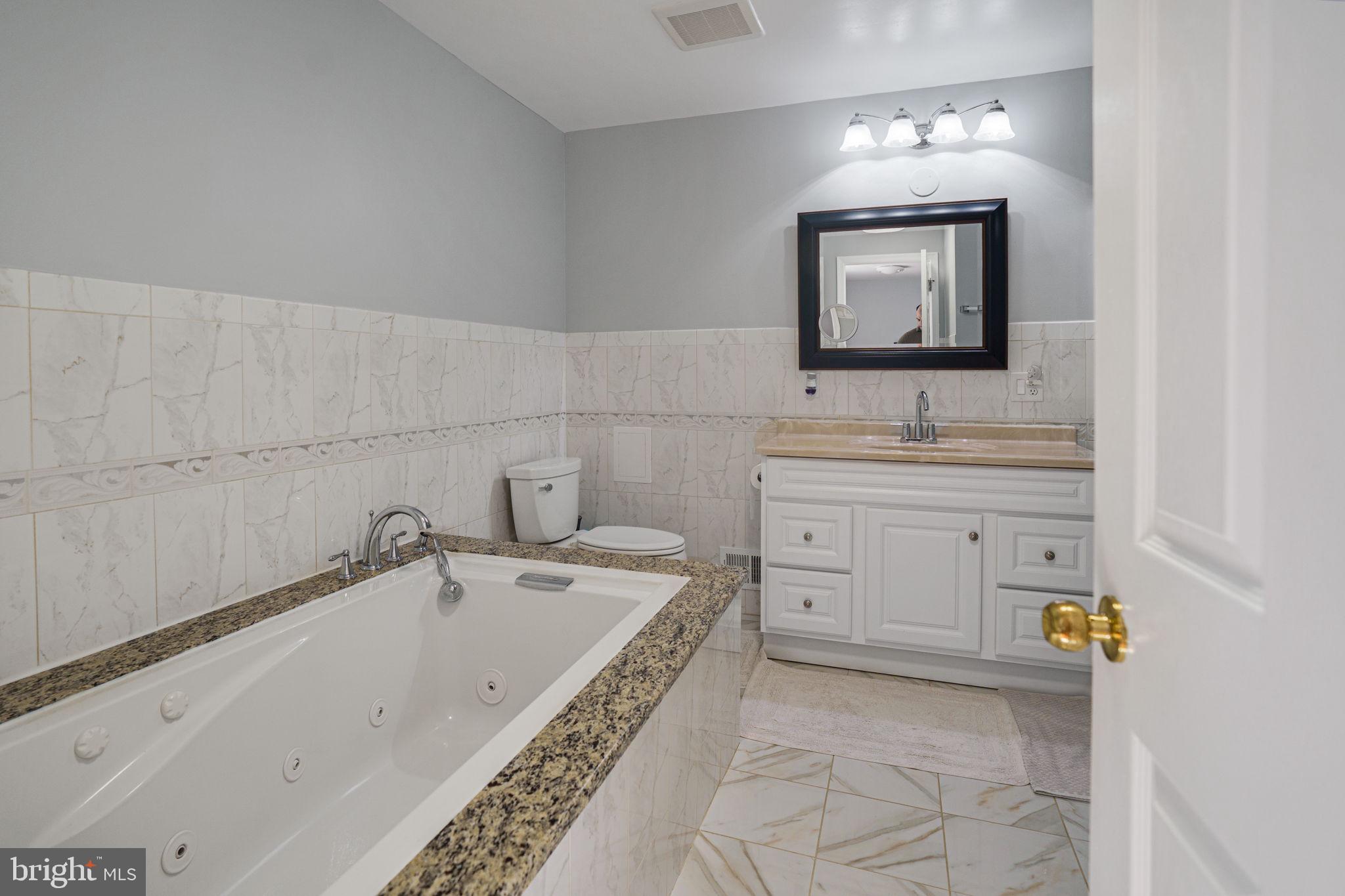 6204 Alamo Street Springfield, VA 22150 - Photo 22 of 44 Master Bathroom