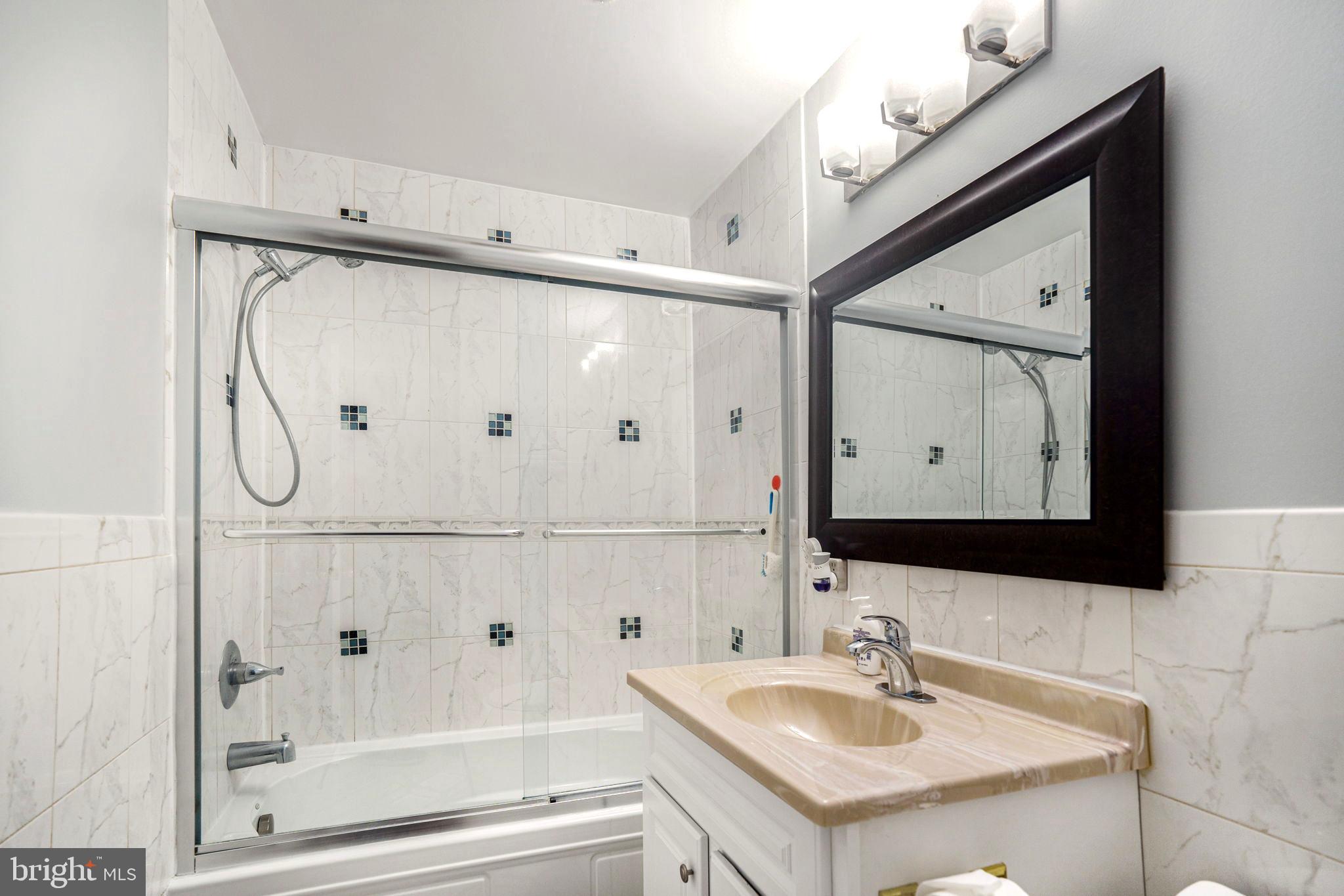 6204 Alamo Street Springfield, VA 22150 - Photo 31 of 44 Hallway Bathroom