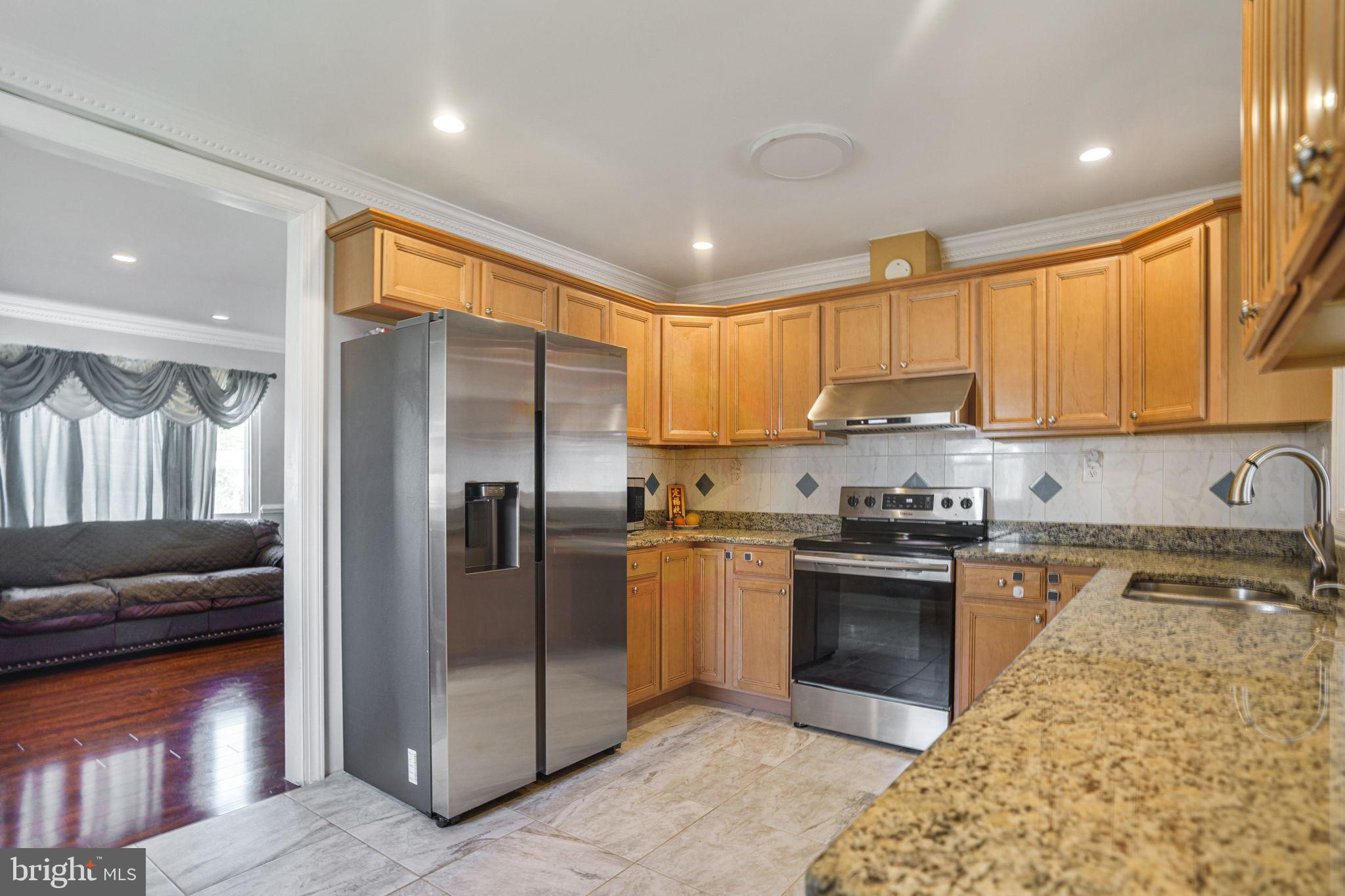6204 Alamo Street Springfield, VA 22150 - Photo 6 of 44 Kitchen